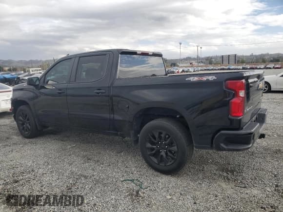 ✅ 2022 Chevrolet Silverado 1500 Custom • VIN: 3GCPYBEK3NG196662 • Lot: 49281805. Wystawiony na Copart z przebiegiem 41 768 mil. Bezpłatny archiwum sprzedaży aukcyjnych z USA i szczegółowy raport historii pojazdu na DreamBid. Zdjęcie 2.