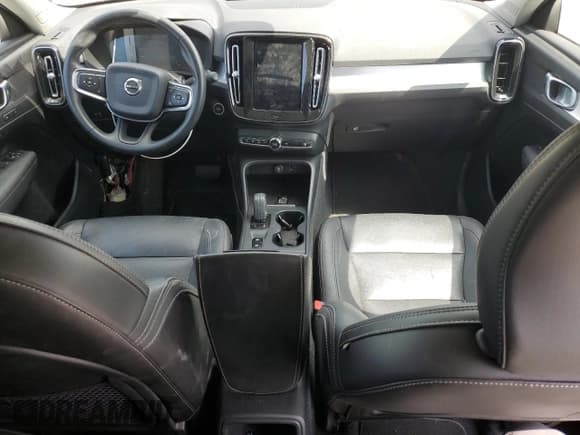 ✅ 2020 Volvo XC40 Momentum • VIN: YV4AC2HK8L2205309 • Lot: 71797525. Listed on Copart with 39,851 mi. Free auction sales archive from the USA and detailed vehicle history report at DreamBid. Image 8.