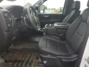 ✅ 2024 Chevrolet Silverado 2500HD Work Truck • VIN: 1GC4YLEY6RF191203 • Лот: 63859215. Опубликован ранее на Copart с пробегом 38 142 миль. Бесплатный доступ к архиву аукционных продаж из США и подробный отчёт об истории автомобиля на DreamBid. Изображение 7.