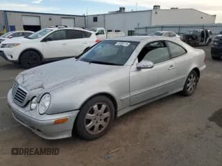 ✅ 2000 Mercedes-Benz CLK 320/430 • VIN: WDBLJ65G7YF126348 • Lot: 46466175. Wystawiony na Copart z przebiegiem 172 879 mil. Bezpłatny archiwum sprzedaży aukcyjnych z USA i szczegółowy raport historii pojazdu na DreamBid. Zdjęcie 1.