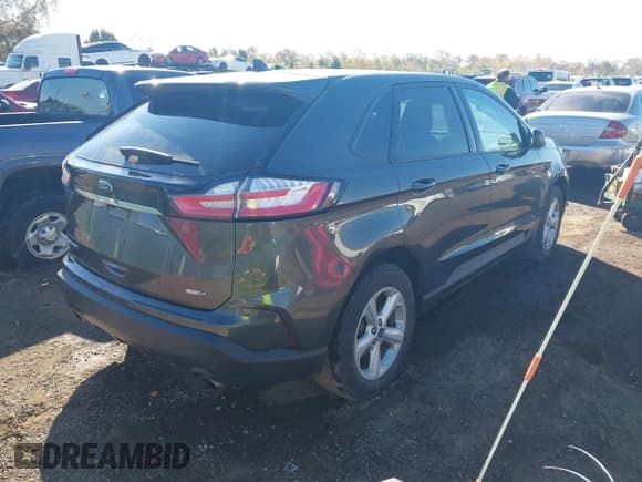 ✅ 2020 Ford Edge SE • VIN: 2FMPK4G9XLBA61536 • Lot: 43614009. Wystawiony na IAAI z przebiegiem 63 370 mil. Bezpłatny archiwum sprzedaży aukcyjnych z USA i szczegółowy raport historii pojazdu na DreamBid. Zdjęcie 4.