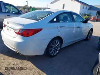 2013 Hyundai Sonata SE z VIN 5NPEC4AC6DH678404, wystawiony jako IAAI lot #43531174 z przebiegiem 214 195 mil mil oraz . Historia ofert i sprzedaży dostępna na DreamBid. Obrazek 4.