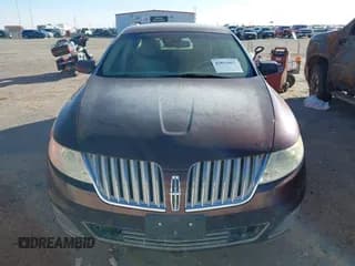 ✅ 2009 Lincoln MKS • VIN: 1LNHM93R09G608428 • Lot: 43811002. Wystawiony na IAAI z przebiegiem 231 144 mil. Bezpłatny archiwum sprzedaży aukcyjnych z USA i szczegółowy raport historii pojazdu na DreamBid. Zdjęcie 6.