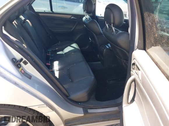 ✅ 2004 Mercedes-Benz C 230 Kompressor • VIN: WDBRF40J74F525595 • Lot: 41878522. Wystawiony na IAAI z przebiegiem 190 995 mil. Bezpłatny archiwum sprzedaży aukcyjnych z USA i szczegółowy raport historii pojazdu na DreamBid. Zdjęcie 8.