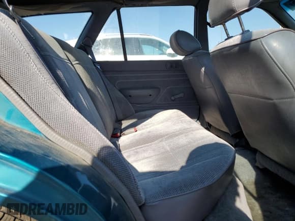 ✅ 1993 Ford Escort LX • VIN: 1FAPP15J1PW310978 • Лот: 69755015. Опубликован ранее на Copart с пробегом 64 959 миль. Бесплатный доступ к архиву аукционных продаж из США и подробный отчёт об истории автомобиля на DreamBid. Изображение 10.