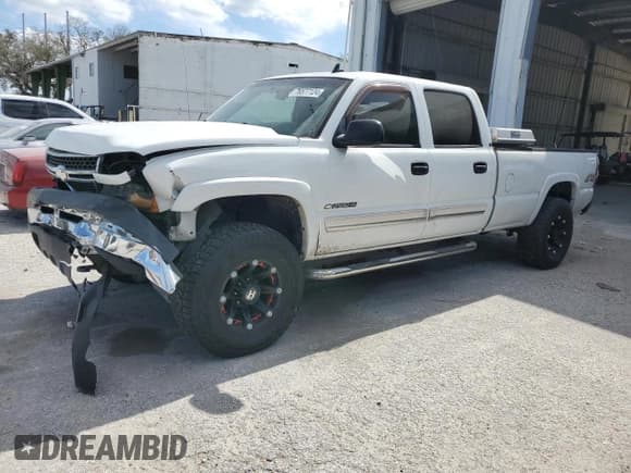 ✅ 2006 Chevrolet Silverado 2500HD LT1 • VIN: 1GCHK23U16F125070 • Лот: 76577124. Опубликован ранее на Copart с пробегом Не указан. Бесплатный доступ к архиву аукционных продаж из США и подробный отчёт об истории автомобиля на DreamBid. Изображение 1.