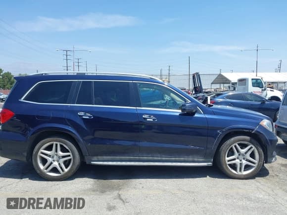 ✅ 2015 Mercedes-Benz GL 550 • VIN: 4JGDF7DE4FA447377 • Лот: 42267454. Опубликован ранее на IAAI с пробегом 164 738 миль. Бесплатный доступ к архиву аукционных продаж из США и подробный отчёт об истории автомобиля на DreamBid. Изображение 13.