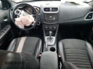 ✅ 2013 Dodge Avenger R/T • VIN: 1C3CDZBG7DN562264 • Lot: 83321984. Wystawiony na Copart z przebiegiem 166 919 mil. Bezpłatny archiwum sprzedaży aukcyjnych z USA i szczegółowy raport historii pojazdu na DreamBid. Zdjęcie 8.