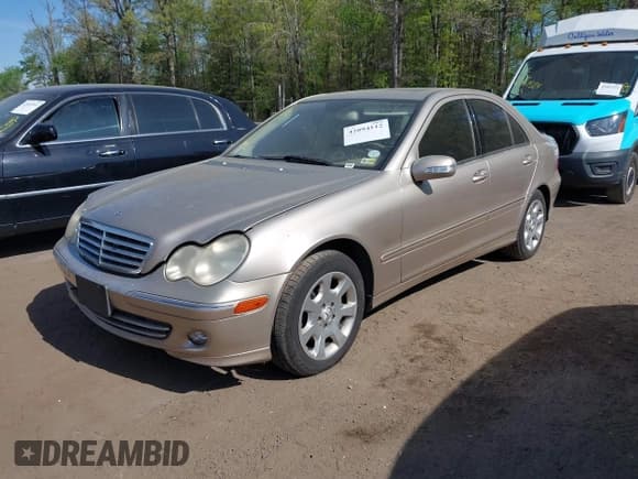 ✅ 2005 Mercedes-Benz C 240 • VIN: WDBRF81J85F667753 • Lot: 42094112. Wystawiony na IAAI z przebiegiem 120 318 mil. Bezpłatny archiwum sprzedaży aukcyjnych z USA i szczegółowy raport historii pojazdu na DreamBid. Zdjęcie 2.