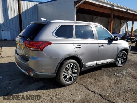 2018 Mitsubishi Outlander ES с VIN JA4AZ3A38JJ005182, выставлен на аукционе Copart как лот 84073385 с пробегом 71 606 миль миль и Чистый • Clean title. История ставок и продаж доступна на DreamBid. Изображение 3.