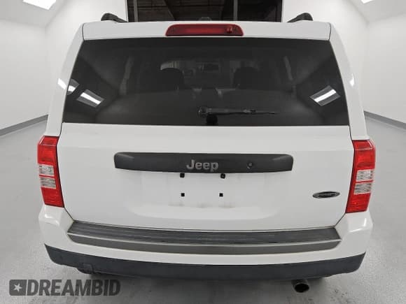 ✅ 2016 Jeep Patriot Sport SE • VIN: 1C4NJPBAXGD787981 • Lot: 55149425. Listed on Copart with 234,633 mi. Free auction sales archive from the USA and detailed vehicle history report at DreamBid. Image 6.