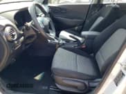 ✅ 2019 Hyundai Kona SE • VIN: KM8K1CAA1KU278489 • Лот: 61631593. Опубликован ранее на Copart с пробегом 42 522 миль. Бесплатный доступ к архиву аукционных продаж из США и подробный отчёт об истории автомобиля на DreamBid. Изображение 7.