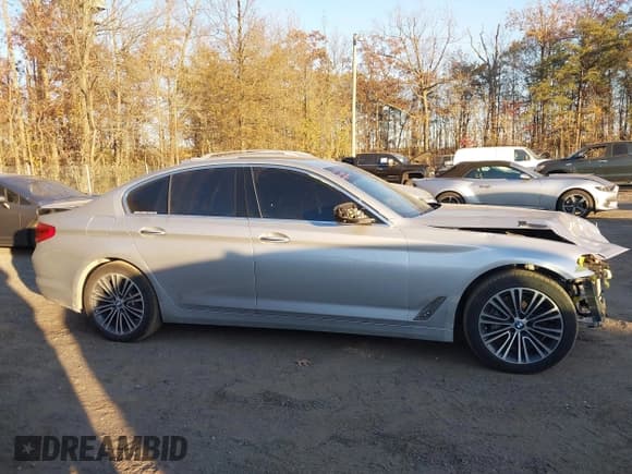 ✅ 2017 BMW 5 Series 540i xDrive • VIN: WBAJE7C38HG479241 • Лот: 43596981. Опубликован ранее на IAAI с пробегом 128 732 миль. Бесплатный доступ к архиву аукционных продаж из США и подробный отчёт об истории автомобиля на DreamBid. Изображение 13.