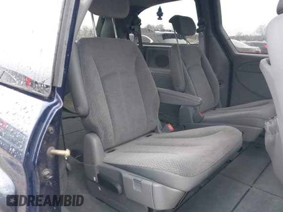 ✅ 2005 Dodge Caravan SXT • VIN: 2D4GP44L65R148904 • Lot: 43863888. Wystawiony na IAAI z przebiegiem 142 934 mil. Bezpłatny archiwum sprzedaży aukcyjnych z USA i szczegółowy raport historii pojazdu na DreamBid. Zdjęcie 8.