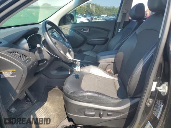 ✅ 2015 Hyundai Tucson SE • VIN: KM8JU3AG0FU116138 • Lot: 81184925. Wystawiony na Copart z przebiegiem 172 109 mil. Bezpłatny archiwum sprzedaży aukcyjnych z USA i szczegółowy raport historii pojazdu na DreamBid. Zdjęcie 7.