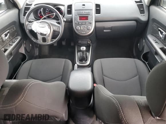 ✅ 2013 Kia Soul + • VIN: KNDJT2A66D7523045 • Lot: 82407275. Wystawiony na Copart z przebiegiem 77 201 mil. Bezpłatny archiwum sprzedaży aukcyjnych z USA i szczegółowy raport historii pojazdu na DreamBid. Zdjęcie 8.