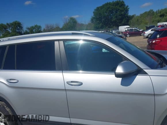 ✅ 2018 Volkswagen Atlas SE • VIN: 1V2KR2CA9JC554327 • Lot: 42766225. Wystawiony na IAAI z przebiegiem 157 749 mil. Bezpłatny archiwum sprzedaży aukcyjnych z USA i szczegółowy raport historii pojazdu na DreamBid. Zdjęcie 13.