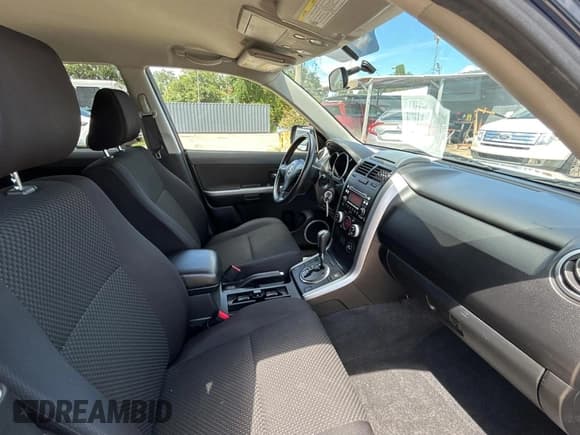 ✅ 2011 Suzuki Grand Vitara Premium • VIN: JS3TE0D23B4100407 • Lot: 71732535. Wystawiony na Copart z przebiegiem 98 575 mil. Bezpłatny archiwum sprzedaży aukcyjnych z USA i szczegółowy raport historii pojazdu na DreamBid. Zdjęcie 5.