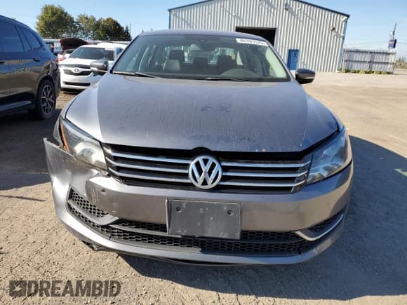 ✅ 2014 Volkswagen Passat SE • VIN: 1VWBS7A32EC102021 • Лот: 86101575. Опубликован ранее на Copart с пробегом 201 703 миль. Бесплатный доступ к архиву аукционных продаж из США и подробный отчёт об истории автомобиля на DreamBid. Изображение 5.