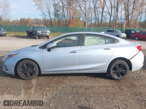 ✅ 2017 Chevrolet Cruze LT • VIN: 1G1BE5SM9H7253143 • Lot: 43561035. Listed on IAAI with 94,035 mi. Free auction sales archive from the USA and detailed vehicle history report at DreamBid. Image 14.