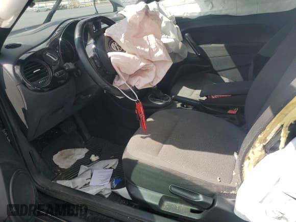 ✅ 2018 Volkswagen Beetle S • VIN: 3VWFD7AT8JM714020 • Lot: 80937865. Wystawiony na Copart z przebiegiem 74 058 mil. Bezpłatny archiwum sprzedaży aukcyjnych z USA i szczegółowy raport historii pojazdu na DreamBid. Zdjęcie 7.