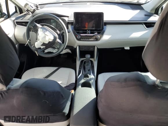 ✅ 2023 Toyota Corolla Cross L • VIN: 7MUAAABG2PV052714 • Lot: 51417815. Wystawiony na Copart z przebiegiem 39 458 mil. Bezpłatny archiwum sprzedaży aukcyjnych z USA i szczegółowy raport historii pojazdu na DreamBid. Zdjęcie 8.