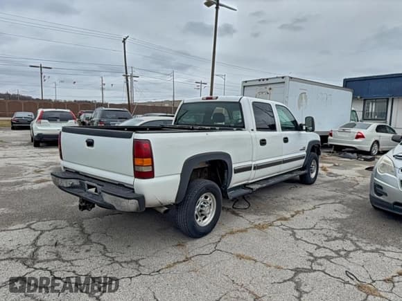 ✅ 2001 Chevrolet Silverado 2500HD LT • VIN: 1GCHC23171F166265 • Лот: 94521765. Опубликован ранее на Copart с пробегом 120 733 миль. Бесплатный доступ к архиву аукционных продаж из США и подробный отчёт об истории автомобиля на DreamBid. Изображение 4.