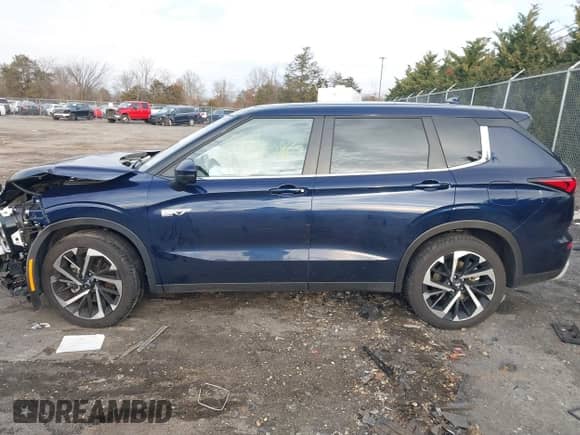 2023 Mitsubishi Outlander SE with VIN JA4T5UA9XPZ013504, listed as a IAAI auction lot 41208867 with 14,285 mi miles and . Bid and sale history available at DreamBid. Image 15.