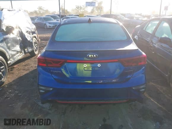 ✅ 2021 Kia Forte GT-Line • VIN: 3KPF34AD3ME397341 • Lot: 43477687. Wystawiony na IAAI z przebiegiem 22 813 mil. Bezpłatny archiwum sprzedaży aukcyjnych z USA i szczegółowy raport historii pojazdu na DreamBid. Zdjęcie 17.