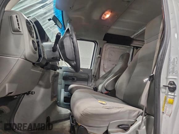 ✅ 2013 Ford Econoline Cargo Commercial • VIN: 1FTNE1EW7DDB01271 • Lot: 95005435. Wystawiony na Copart z przebiegiem 255 161 mil. Bezpłatny archiwum sprzedaży aukcyjnych z USA i szczegółowy raport historii pojazdu na DreamBid. Zdjęcie 7.