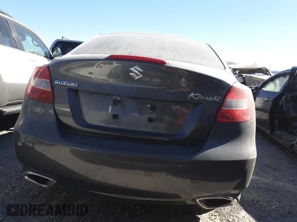 ✅ 2010 Suzuki Kizashi • VIN: JS2RE9A54A6100694 • Лот: 69668084. Опубликован ранее на Copart с пробегом 106 899 миль. Бесплатный доступ к архиву аукционных продаж из США и подробный отчёт об истории автомобиля на DreamBid. Изображение 6.