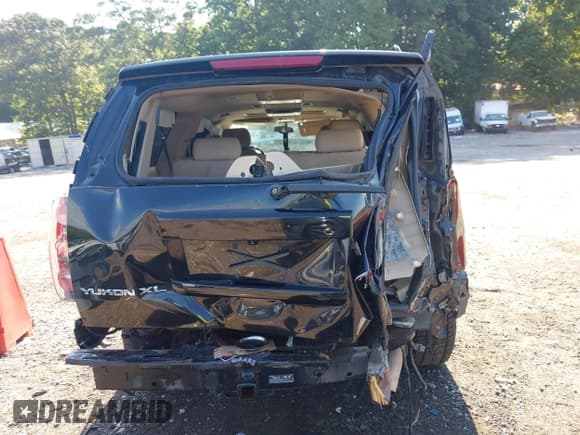 ✅ 2013 GMC Yukon XL Denali • VIN: 1GKS1MEF0DR145751 • Lot: 42881106. Listed on IAAI with 164,485 mi. Free auction sales archive from the USA and detailed vehicle history report at DreamBid. Image 17.