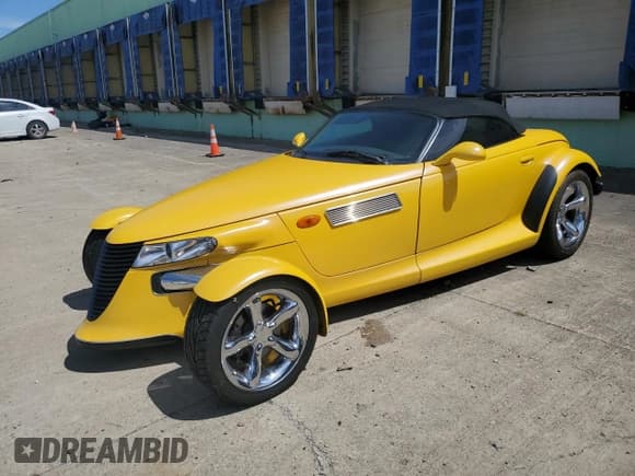 ✅ 2000 Plymouth Prowler • VIN: 1P3EW65G4YV605652 • Lot: 61837594. Listed on Copart with 130,326 mi. Free auction sales archive from the USA and detailed vehicle history report at DreamBid. Image 1.