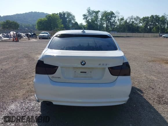 ✅ 2010 BMW 3 Series 328i xDrive • VIN: WBAPK5C58AA652614 • Lot: 42550439. Listed on IAAI with 174,952 mi. Free auction sales archive from the USA and detailed vehicle history report at DreamBid. Image 17.