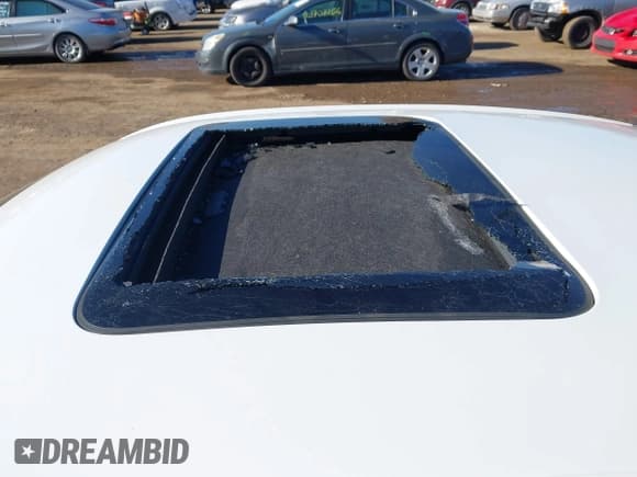 ✅ 2017 Chevrolet Camaro 1LT • VIN: 1G1FB1RX6H0208561 • Lot: 43710676. Wystawiony na IAAI z przebiegiem 82 104 mil. Bezpłatny archiwum sprzedaży aukcyjnych z USA i szczegółowy raport historii pojazdu na DreamBid. Zdjęcie 6.