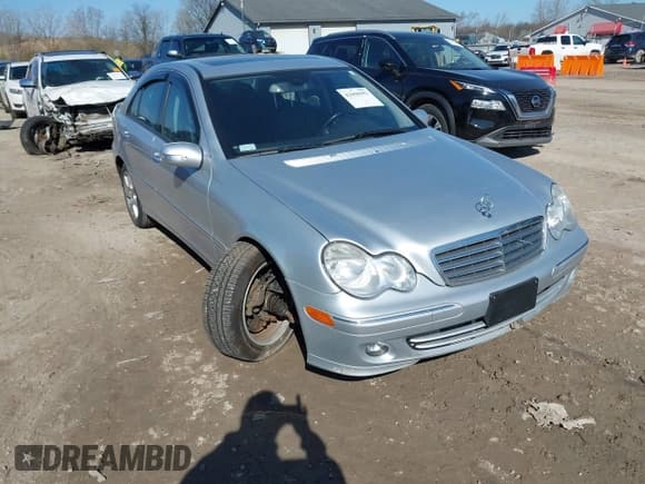 ✅ 2007 Mercedes-Benz C 280 Luxury • VIN: WDBRF92H37F891873 • Lot: 42058992. Wystawiony na IAAI z przebiegiem 127 760 mil. Bezpłatny archiwum sprzedaży aukcyjnych z USA i szczegółowy raport historii pojazdu na DreamBid. Zdjęcie 1.