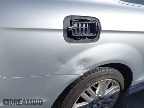 ✅ 2012 Mercedes-Benz C 250 • VIN: WDDGJ4HB0CF743130 • Lot: 41516516. Wystawiony na IAAI z przebiegiem Nie podano. Bezpłatny archiwum sprzedaży aukcyjnych z USA i szczegółowy raport historii pojazdu na DreamBid. Zdjęcie 15.