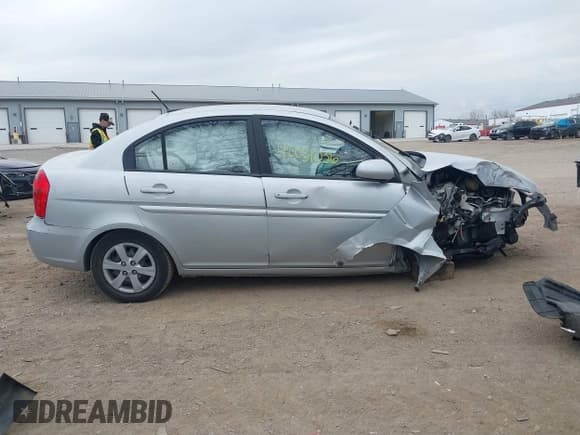 ✅ 2010 Hyundai Accent GLS • VIN: KMHCN4AC5AU477897 • Лот: 42031036. Опубликован ранее на IAAI с пробегом 121 498 миль. Бесплатный доступ к архиву аукционных продаж из США и подробный отчёт об истории автомобиля на DreamBid. Изображение 12.