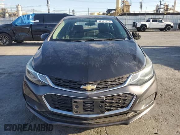 2017 Chevrolet Cruze LT z VIN 1G1BG5SE9H7272133, wystawiony jako Copart lot #42111615 z przebiegiem 63 168 mil mil oraz Szkoda całkowita • Salvage title. Historia ofert i sprzedaży dostępna na DreamBid. Obrazek 5.