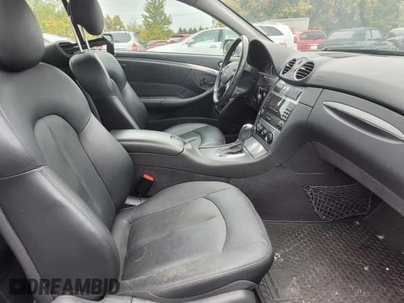 ✅ 2005 Mercedes-Benz CLK 320 • VIN: WDBTJ65J45F165826 • Лот: 83839365. Опубликован ранее на Copart с пробегом 114 594 миль. Бесплатный доступ к архиву аукционных продаж из США и подробный отчёт об истории автомобиля на DreamBid. Изображение 5.