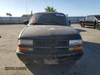 2000 Chevrolet Blazer LS z VIN 1GNCS18W9YK197621, wystawiony jako Copart lot #81809994 z przebiegiem 339 155 mil mil oraz Szkoda całkowita • Salvage title. Historia ofert i sprzedaży dostępna na DreamBid. Obrazek 5.