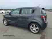 2016 Chevrolet Sonic LTZ z VIN 1G1JE6SB2G4160576, wystawiony jako Copart lot #63419694 z przebiegiem 110 572 mil mil oraz Szkoda całkowita • Salvage title. Historia ofert i sprzedaży dostępna na DreamBid. Obrazek 2.