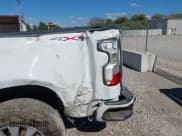 ✅ 2020 Chevrolet Silverado 1500 Custom • VIN: 1GCPYBEH4LZ110096 • Lot: 43433553. Wystawiony na IAAI z przebiegiem 129 363 mil. Bezpłatny archiwum sprzedaży aukcyjnych z USA i szczegółowy raport historii pojazdu na DreamBid. Zdjęcie 6.