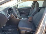 ✅ 2017 Chevrolet Cruze LS • VIN: 1G1BC5SM1H7114484 • Lot: 91451935. Wystawiony na Copart z przebiegiem 139 024 mil. Bezpłatny archiwum sprzedaży aukcyjnych z USA i szczegółowy raport historii pojazdu na DreamBid. Zdjęcie 7.