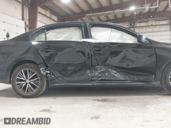 ✅ 2018 Volkswagen Jetta SE • VIN: 3VWB67AJ1JM222937 • Лот: 42355989. Опубликован ранее на IAAI с пробегом 113 369 миль. Бесплатный доступ к архиву аукционных продаж из США и подробный отчёт об истории автомобиля на DreamBid. Изображение 6.