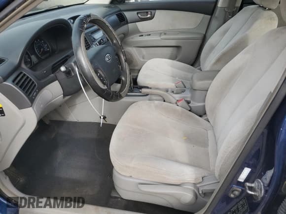 ✅ 2007 Kia Optima LX • VIN: KNAGE123875125447 • Lot: 70399984. Wystawiony na Copart z przebiegiem 223 846 mil. Bezpłatny archiwum sprzedaży aukcyjnych z USA i szczegółowy raport historii pojazdu na DreamBid. Zdjęcie 7.