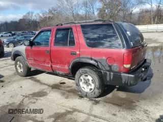 2003 Chevrolet Blazer LS z VIN 1GNDT13X73K186384, wystawiony jako Copart lot #78837914 z przebiegiem 241 159 mil mil oraz Szkoda całkowita • Salvage title. Historia ofert i sprzedaży dostępna na DreamBid. Obrazek 2.