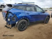 ✅ 2025 Kia Sportage X-Pro • VIN: 5XYK7CDF5SG303115 • Лот: 86183245. Опубликован ранее на Copart с пробегом 7 782 миль. Бесплатный доступ к архиву аукционных продаж из США и подробный отчёт об истории автомобиля на DreamBid. Изображение 3.