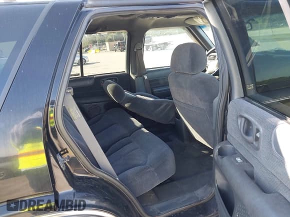 ✅ 2000 Chevrolet Blazer LT • VIN: 1GNDT13W5Y2244197 • Lot: 41440176. Wystawiony na IAAI z przebiegiem 133 797 mil. Bezpłatny archiwum sprzedaży aukcyjnych z USA i szczegółowy raport historii pojazdu na DreamBid. Zdjęcie 8.