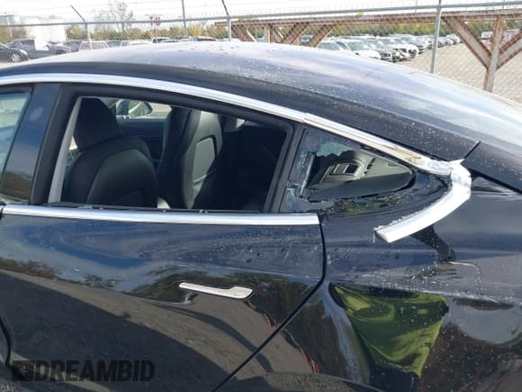 ✅ 2018 Tesla Model 3 Long Range Battery • VIN: 5YJ3E1EA8JF032316 • Lot: 43540668. Wystawiony na IAAI z przebiegiem 106 623 mil. Bezpłatny archiwum sprzedaży aukcyjnych z USA i szczegółowy raport historii pojazdu na DreamBid. Zdjęcie 6.